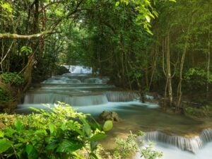 stromend water